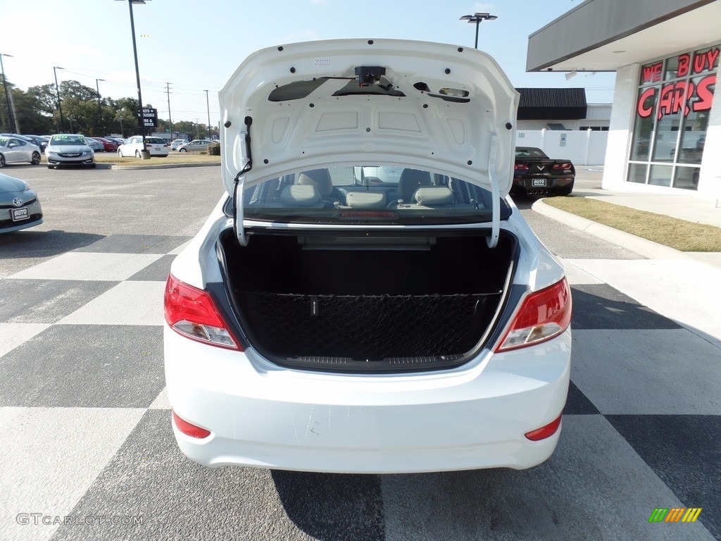 2016 Accent SE Sedan - Century White / Gray photo #5
