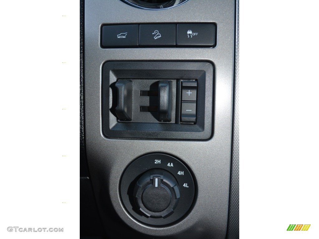 2017 Ford Expedition XLT 4x4 Controls Photo #117055493