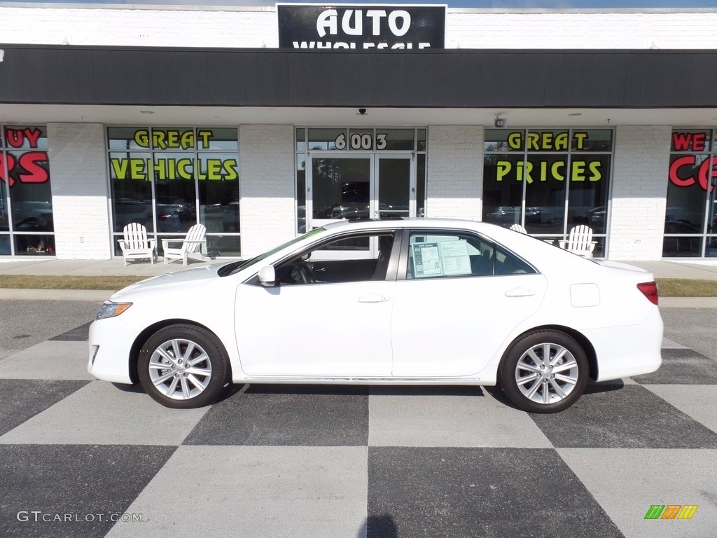 2014 Camry XLE - Super White / Ivory photo #1