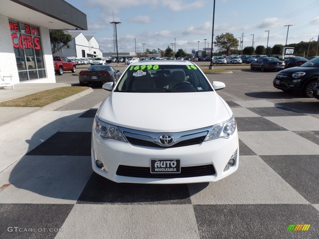 2014 Camry XLE - Super White / Ivory photo #2