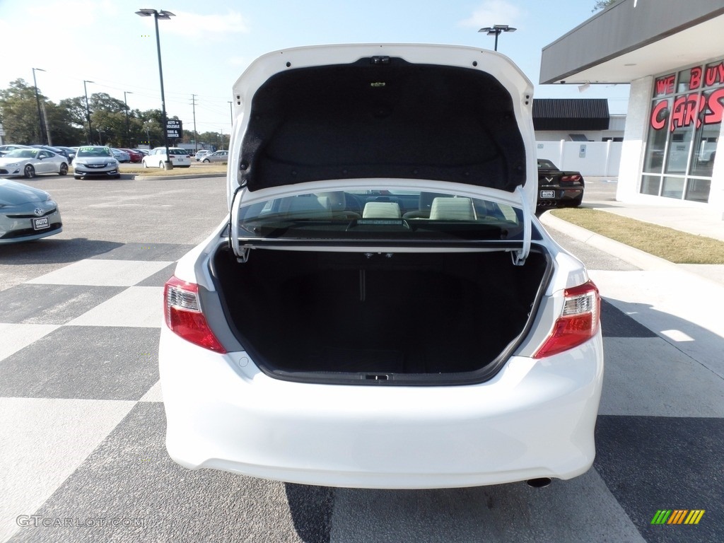 2014 Camry XLE - Super White / Ivory photo #5