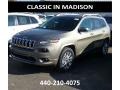 Light Brownstone Pearl 2017 Jeep Cherokee Overland 4x4