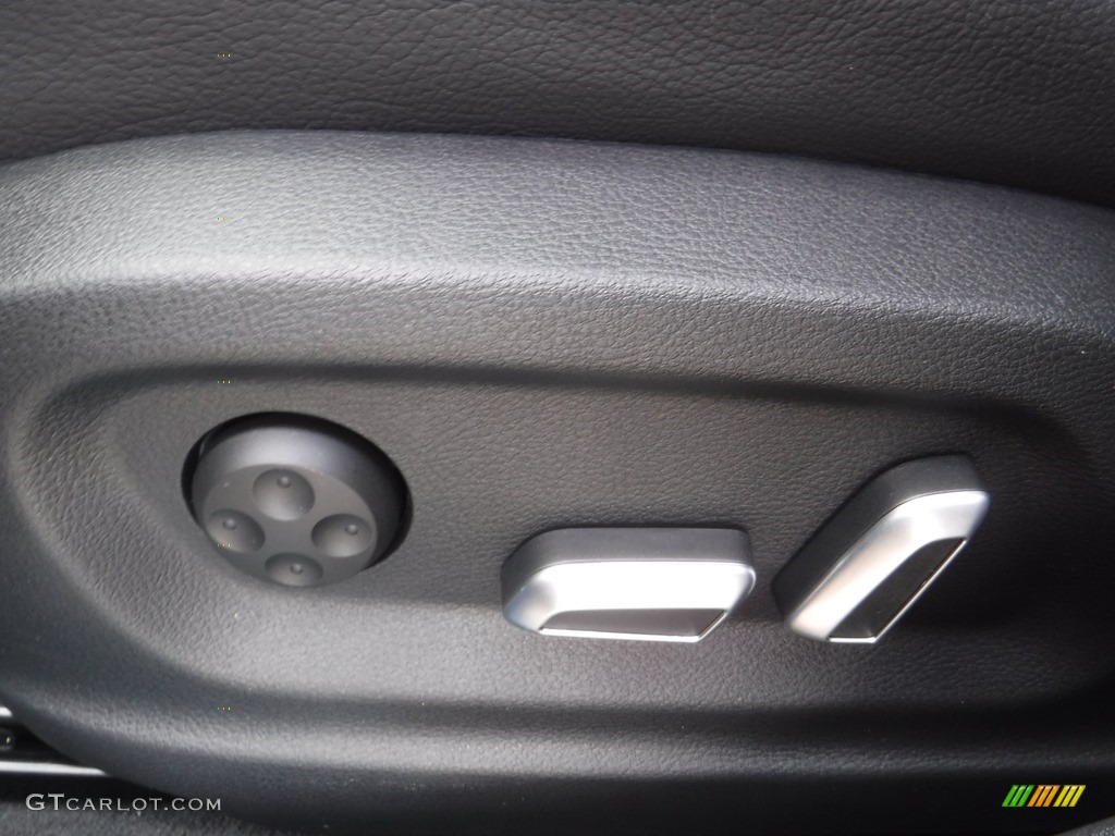 2017 Audi Q3 2.0 TFSI Premium Plus quattro Controls Photo #117074961