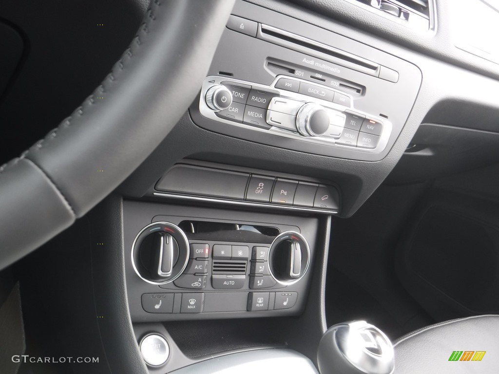 2017 Audi Q3 2.0 TFSI Premium Plus quattro Controls Photo #117075048
