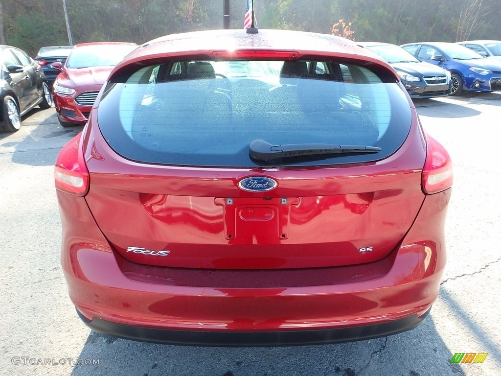 2015 Focus SE Hatchback - Ruby Red Metallic / Charcoal Black photo #3