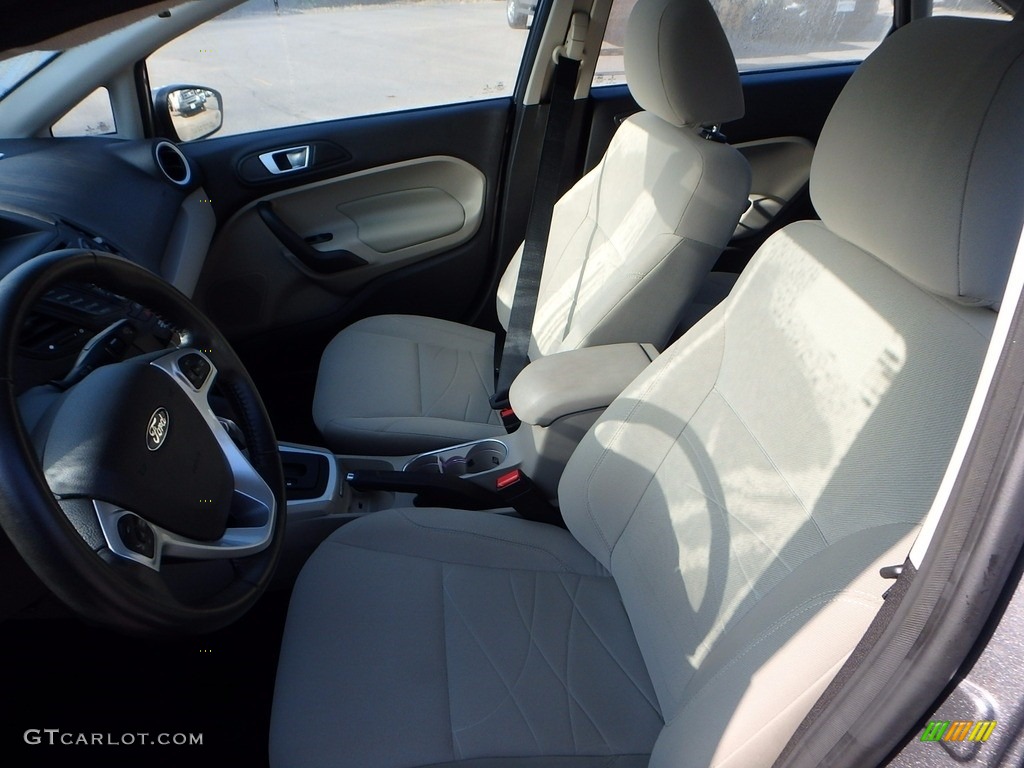 2014 Fiesta SE Sedan - Storm Gray / Medium Light Stone photo #16