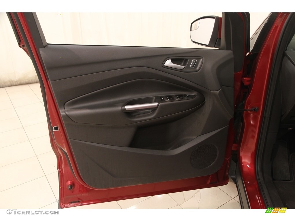 2016 Escape SE - Ruby Red Metallic / Charcoal Black photo #4