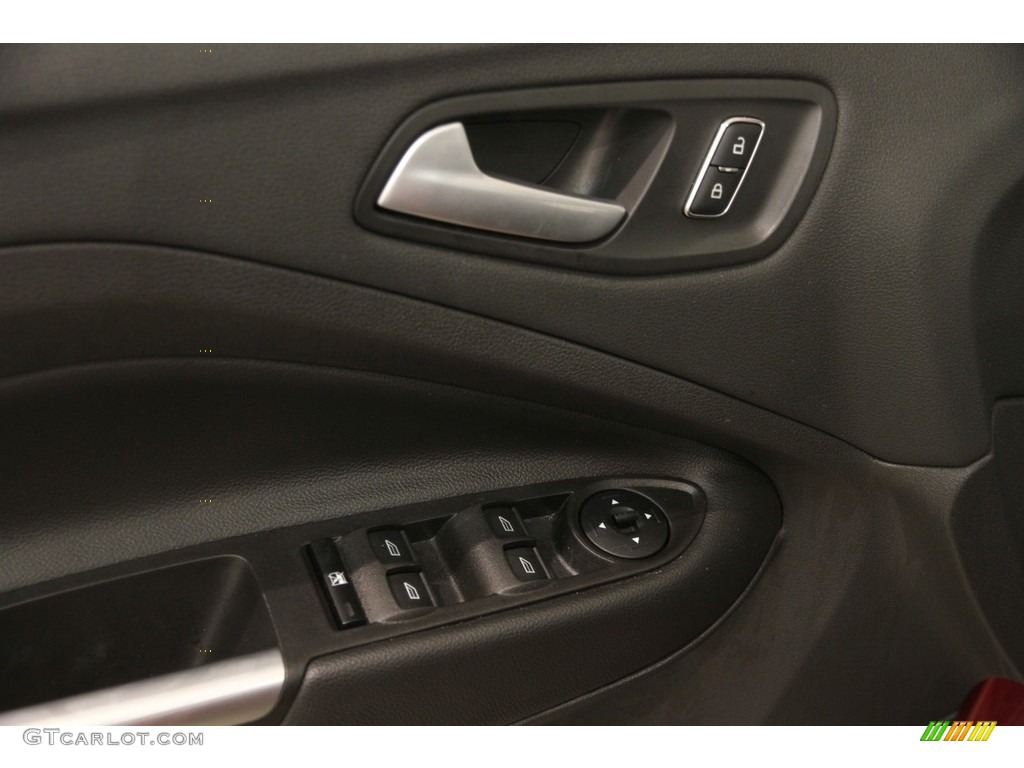 2016 Escape SE - Ruby Red Metallic / Charcoal Black photo #5