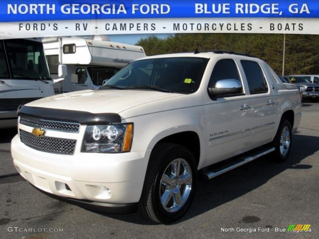 White Diamond Tricoat Chevrolet Avalanche