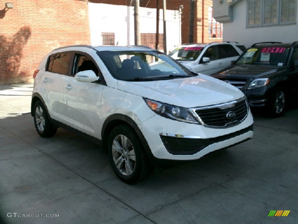 2013 Sportage LX - Clear White / Black photo #1