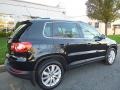 Deep Black Metallic - Tiguan SE 4Motion Photo No. 5