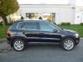 Deep Black Metallic - Tiguan SE 4Motion Photo No. 6