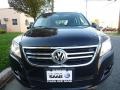 Deep Black Metallic - Tiguan SE 4Motion Photo No. 9
