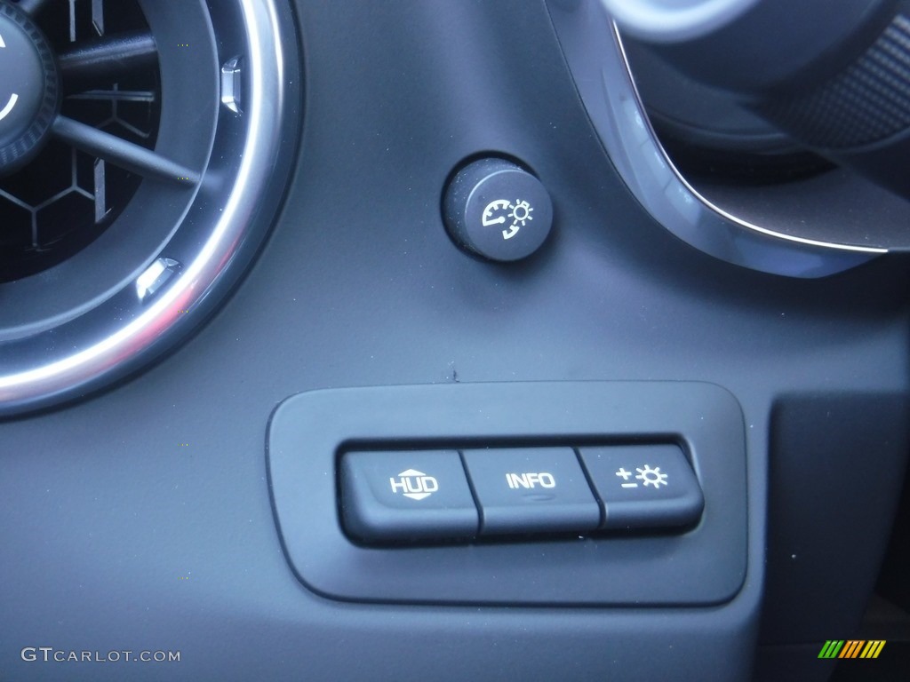 2017 Chevrolet Camaro SS Convertible Controls Photo #117109567