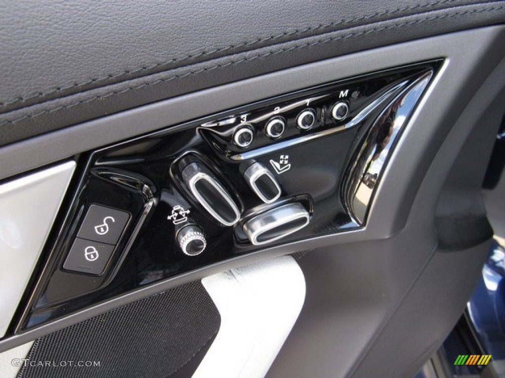 2017 Jaguar F-TYPE S Coupe Controls Photo #117122077