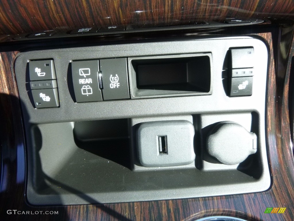 2017 Traverse LT AWD - Summit White / Ebony photo #19