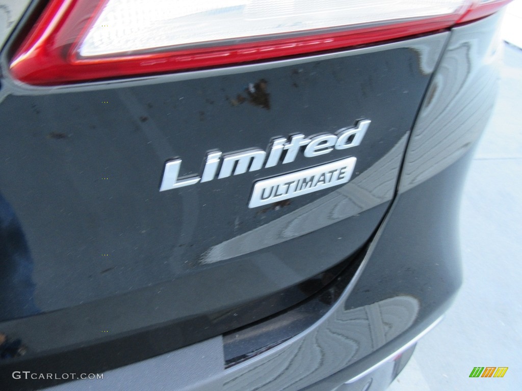 2017 Hyundai Santa Fe Limited Ultimate Marks and Logos Photos