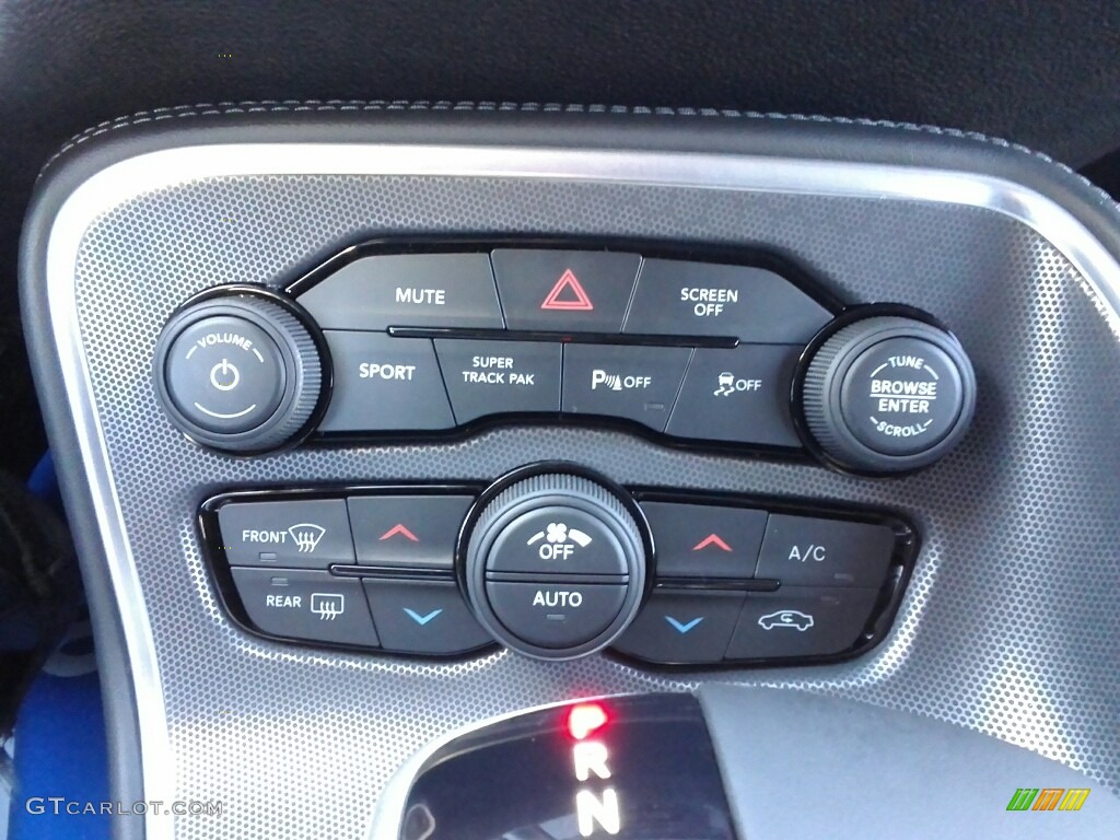 2017 Dodge Challenger R/T Scat Pack Controls Photo #117133937