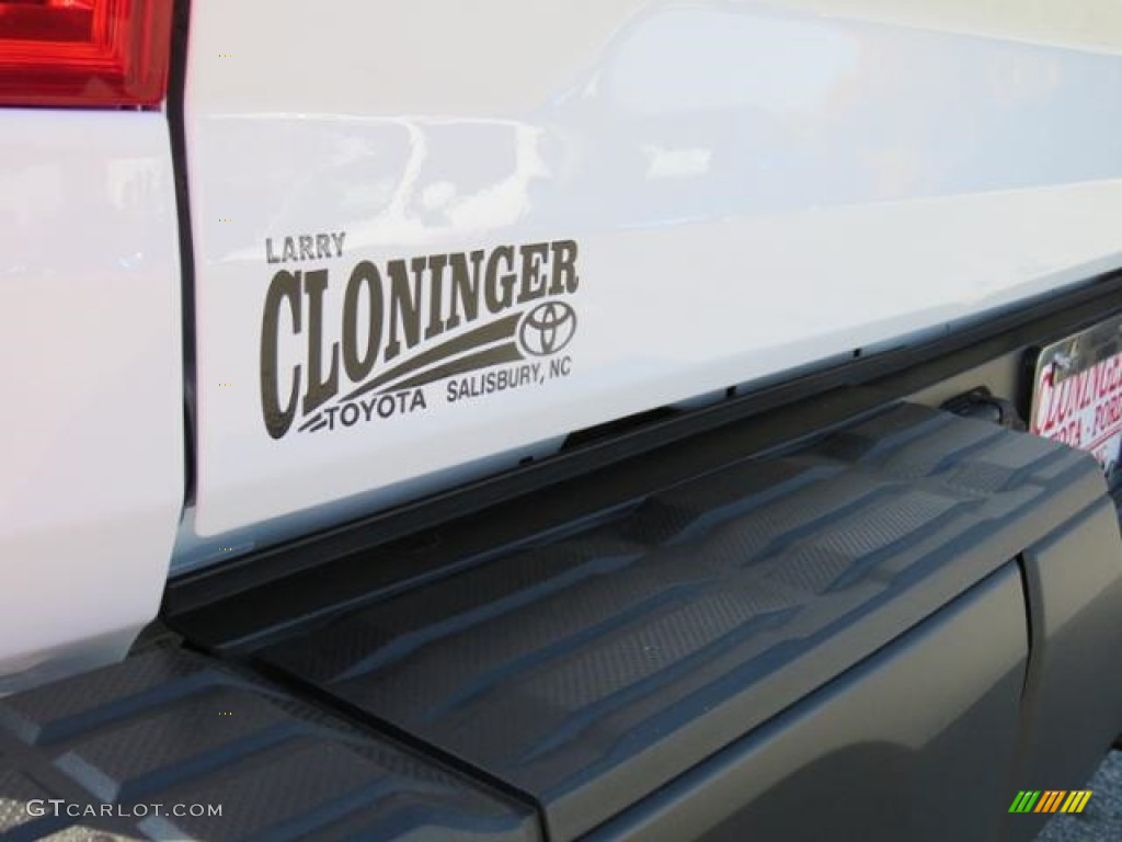 2017 Tundra SR Double Cab - Super White / Graphite photo #22