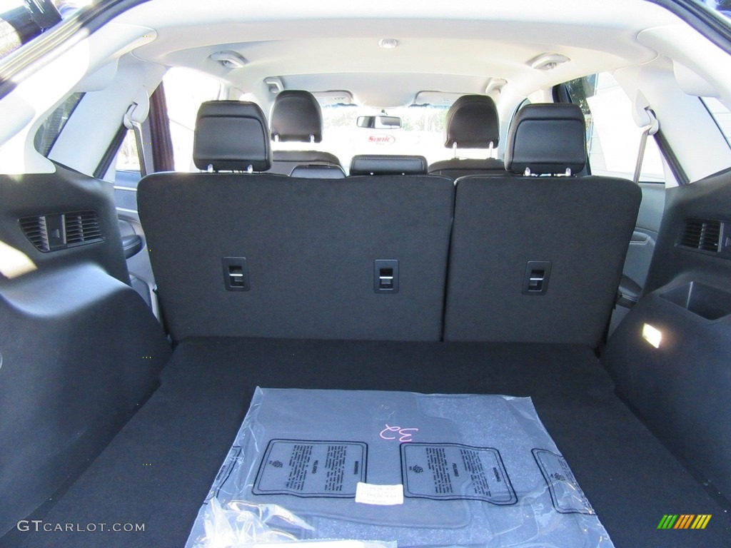 2017 Ford Edge Titanium AWD Trunk Photo #117138503