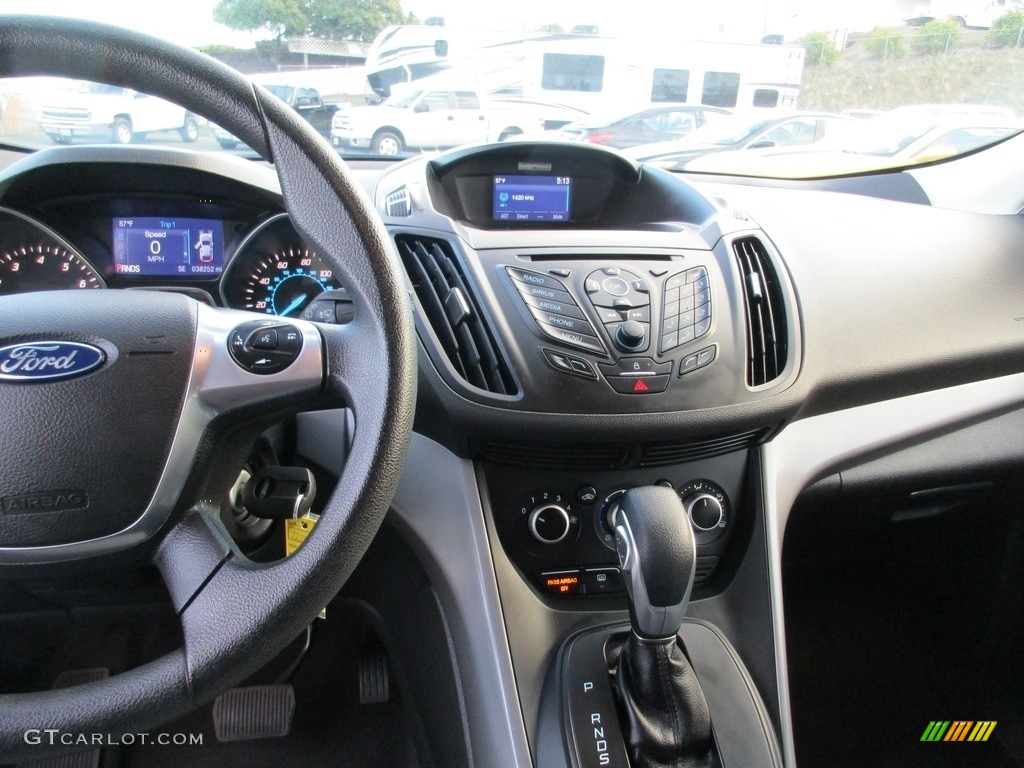 2015 Escape SE - Oxford White / Charcoal Black photo #14