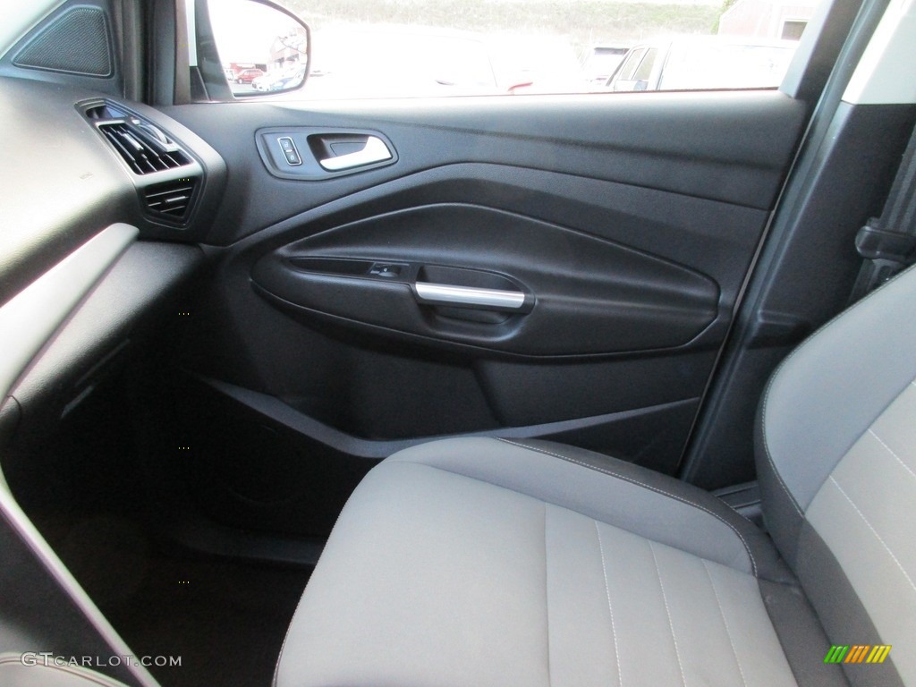 2015 Escape SE - Oxford White / Charcoal Black photo #16