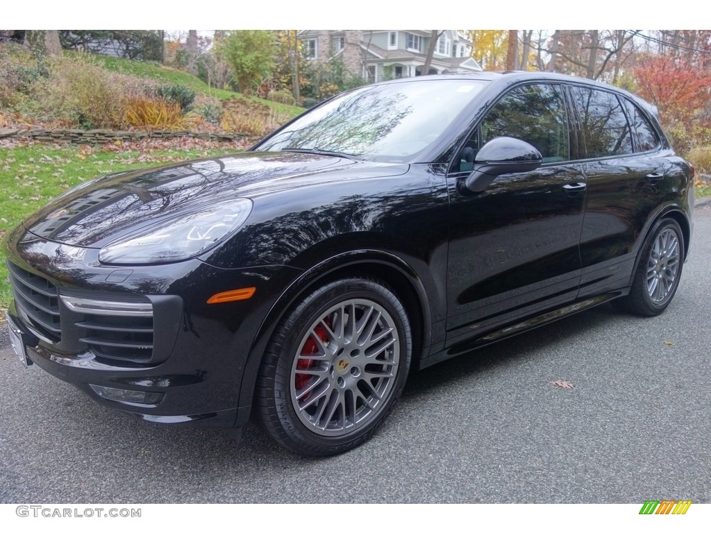 Black Porsche Cayenne