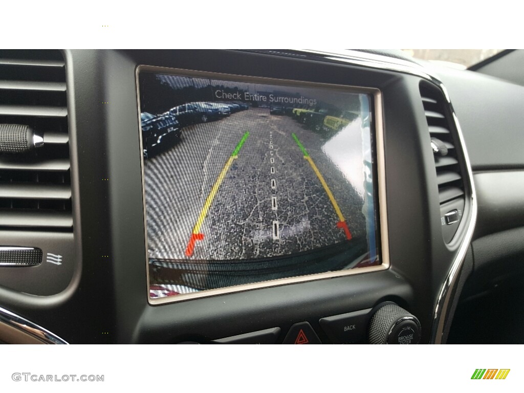 2017 Grand Cherokee Laredo E 4x4 - Diamond Black Crystal Pearl / Black photo #10