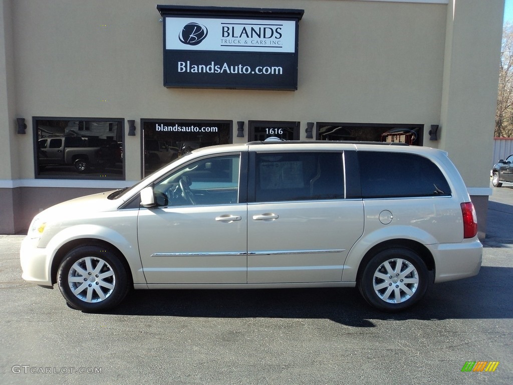 Cashmere/Sandstone Pearl Chrysler Town & Country