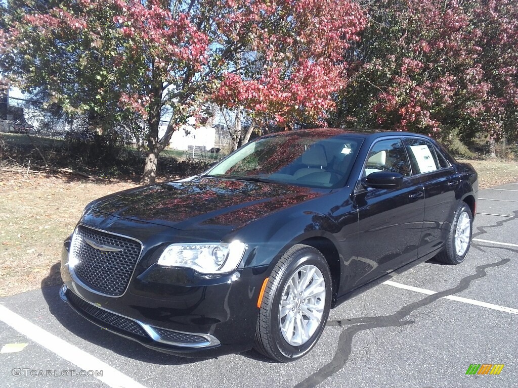 Gloss Black 2017 Chrysler 300 Limited Exterior Photo #117161803
