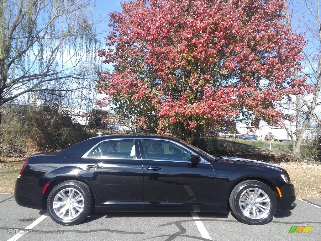 Gloss Black 2017 Chrysler 300 Limited Exterior Photo #117161920