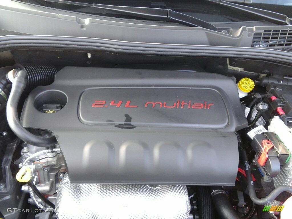 2017 Fiat 500X Lounge Engine Photos
