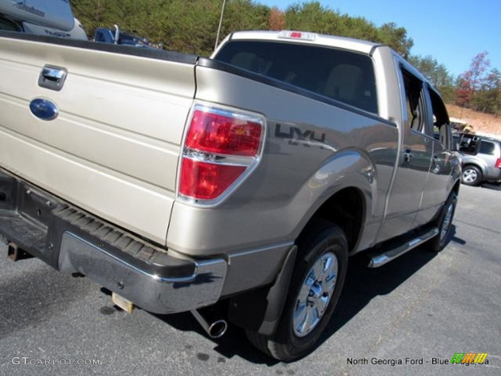 2010 F150 XLT SuperCrew 4x4 - Pueblo Gold Metallic / Tan photo #32