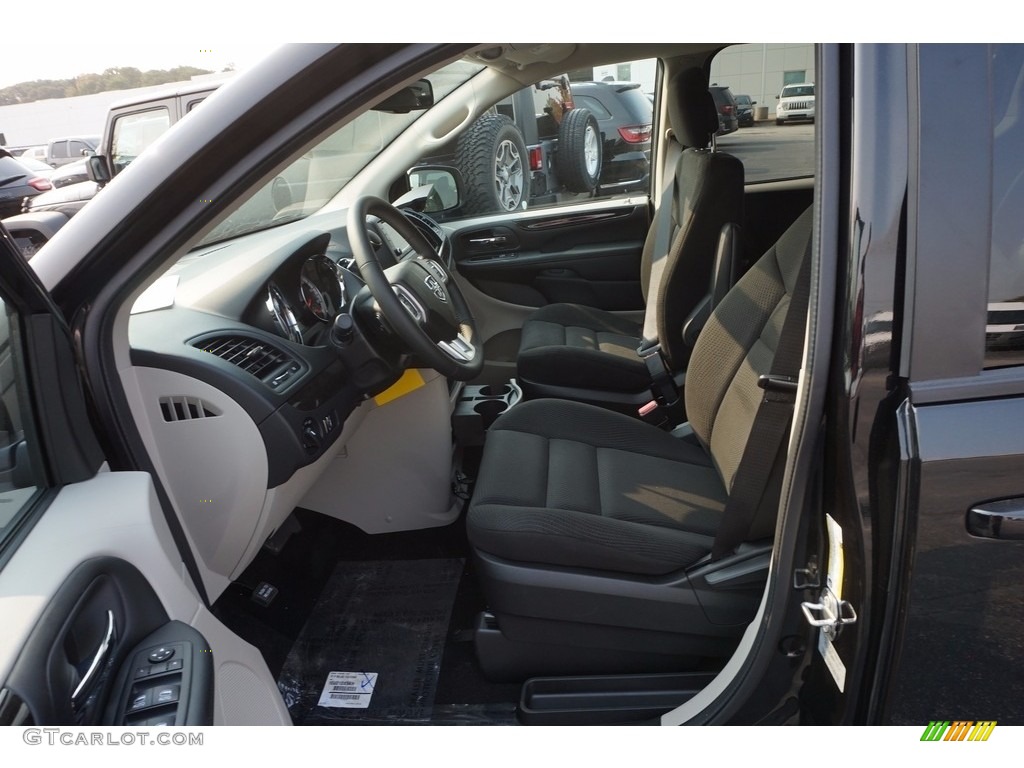 2017 Grand Caravan SE - Black Onyx / Black/Light Graystone photo #6