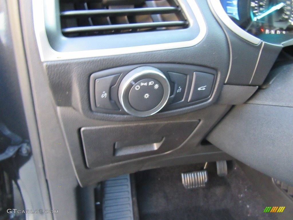 2017 Ford Edge SEL Controls Photo #117173350