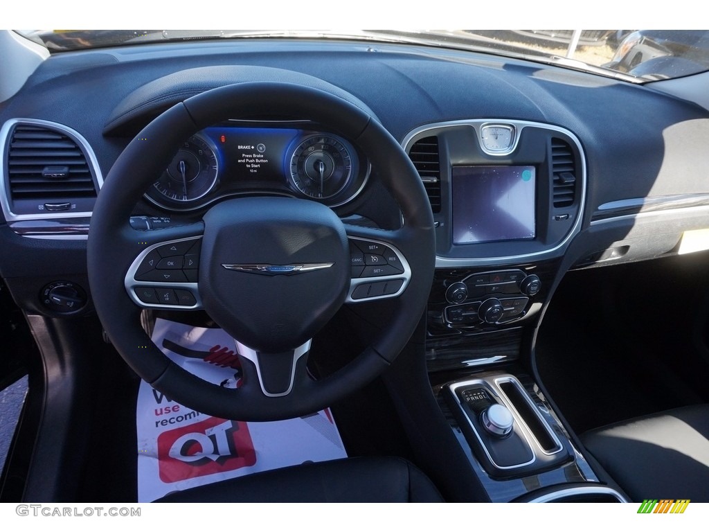 2017 Chrysler 300 Limited Dashboard Photos