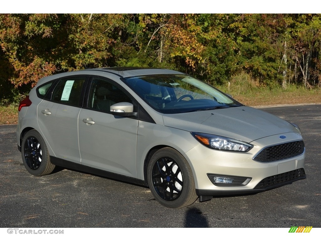 2016 Focus SE Hatch - Tectonic / Charcoal Black photo #1
