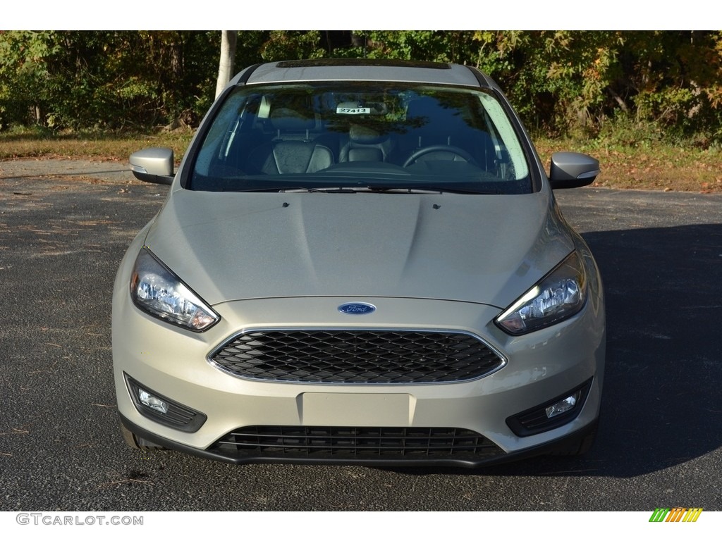 2016 Focus SE Hatch - Tectonic / Charcoal Black photo #10