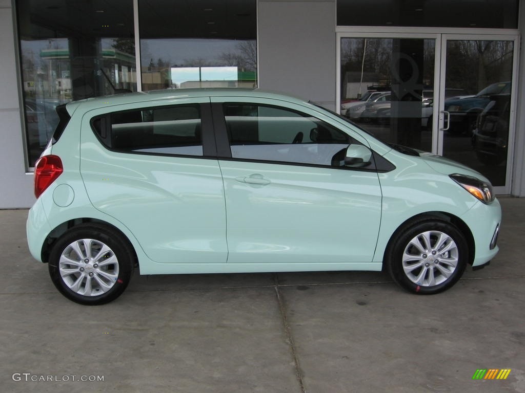 Mint 2017 Chevrolet Spark LT Exterior Photo #117185389