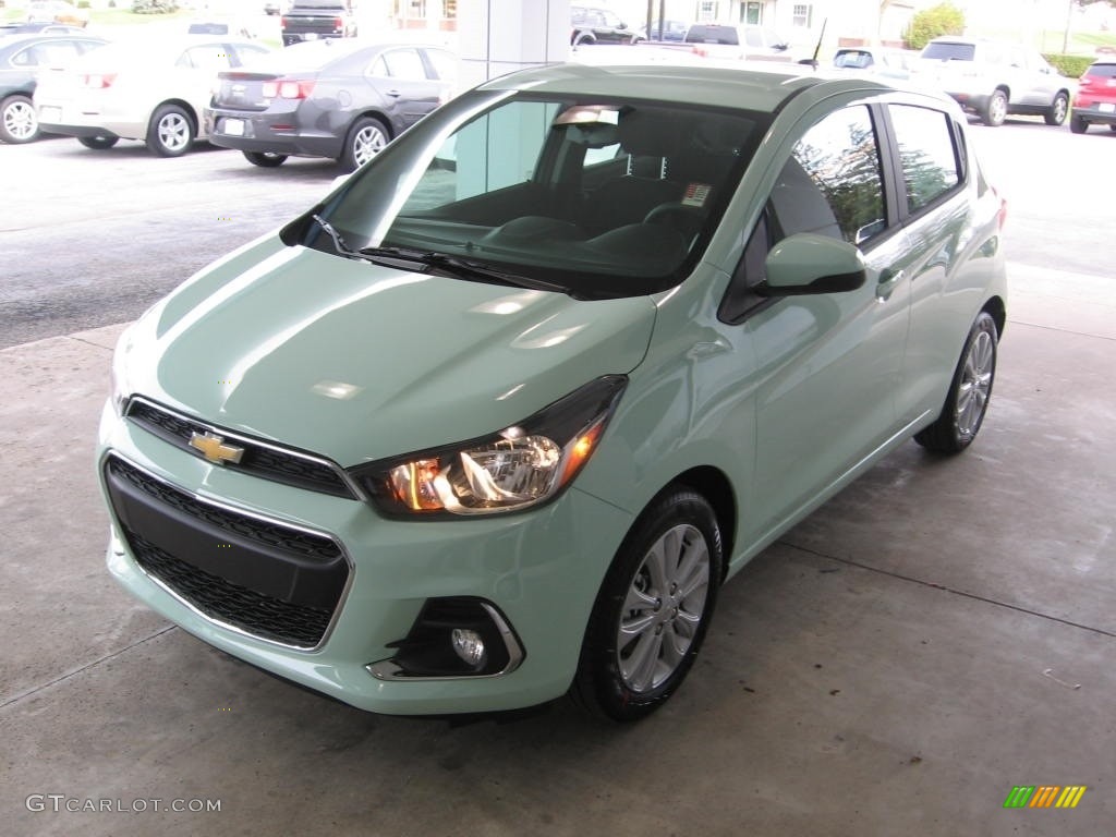 Mint 2017 Chevrolet Spark LT Exterior Photo #117185809