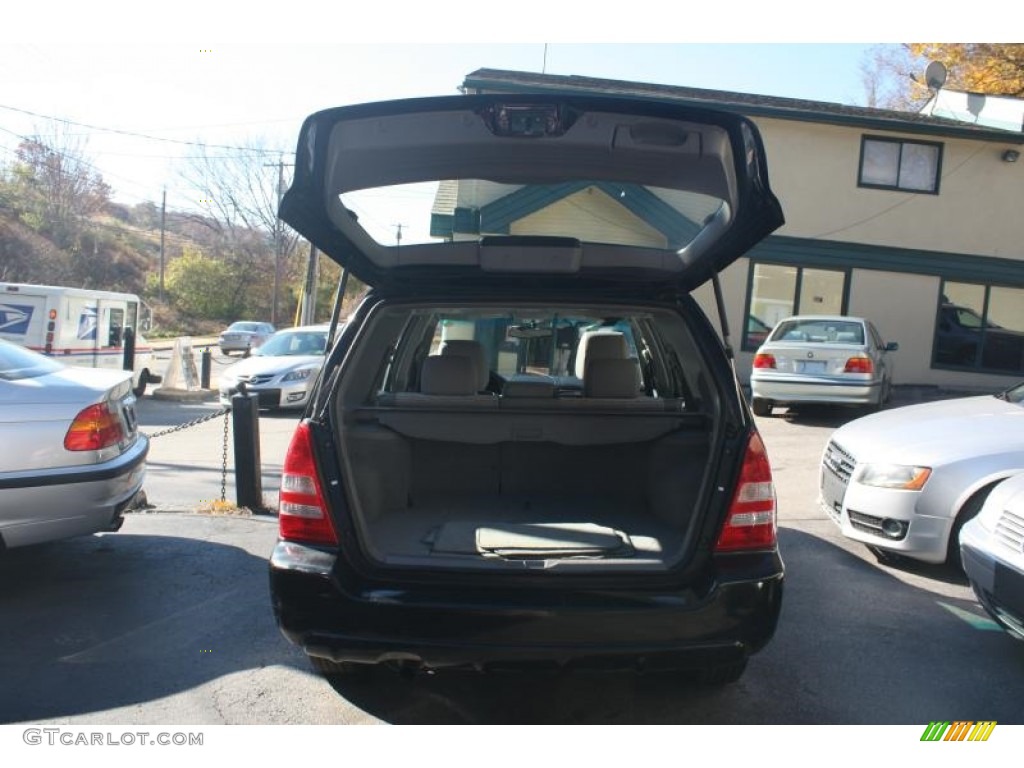 2004 Forester 2.5 XS - Java Black Pearl / Gray photo #40