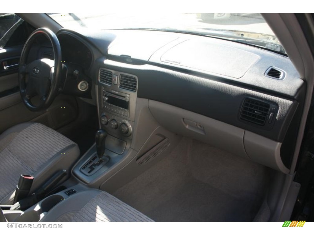 2004 Forester 2.5 XS - Java Black Pearl / Gray photo #47