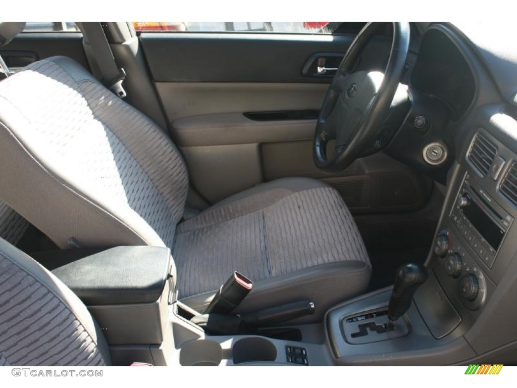 2004 Forester 2.5 XS - Java Black Pearl / Gray photo #49