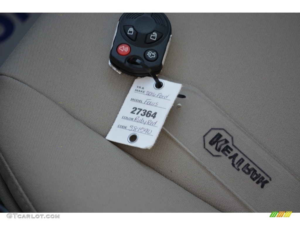 2016 Focus SE Sedan - Ruby Red / Medium Light Stone photo #25