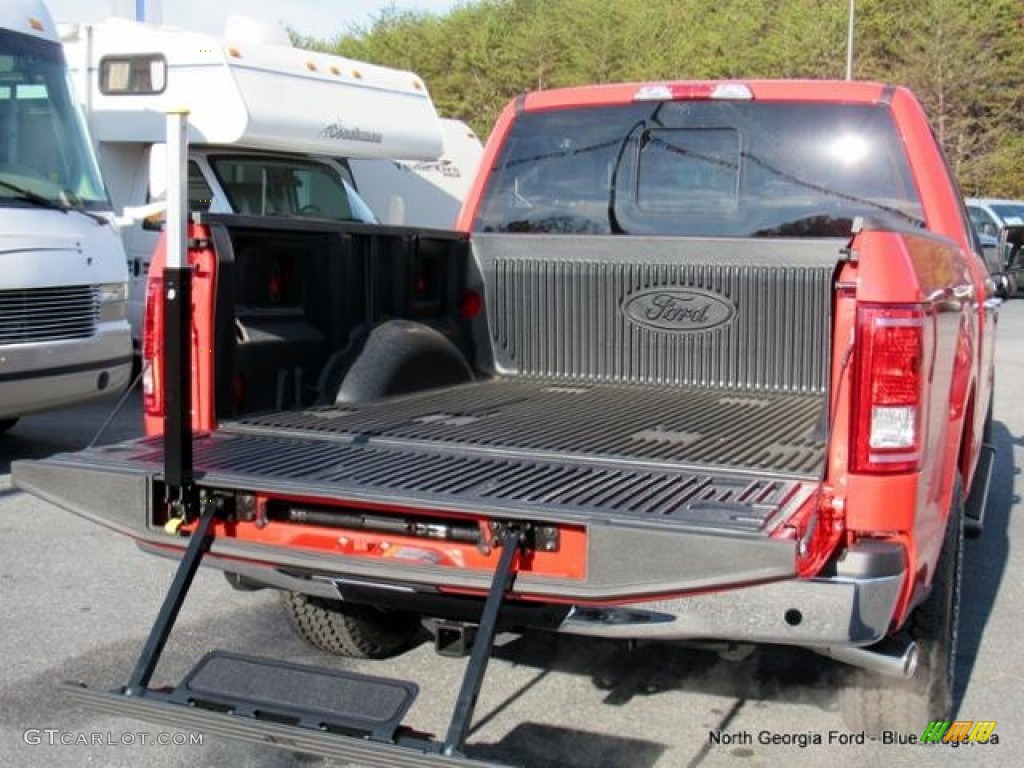 2016 F150 XLT SuperCrew 4x4 - Race Red / Medium Earth Gray photo #15