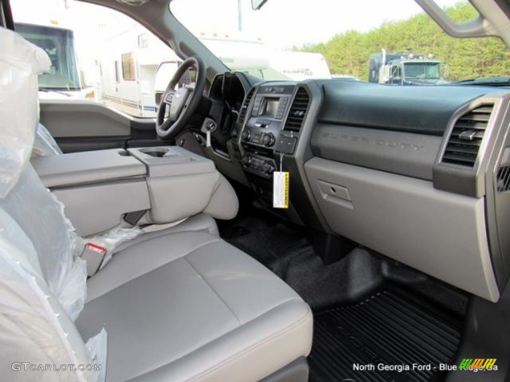 2017 F250 Super Duty XL Crew Cab 4x4 - Oxford White / Medium Earth Gray photo #29