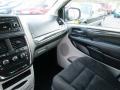 Brilliant Black Crystal Pearl - Grand Caravan SE Photo No. 15