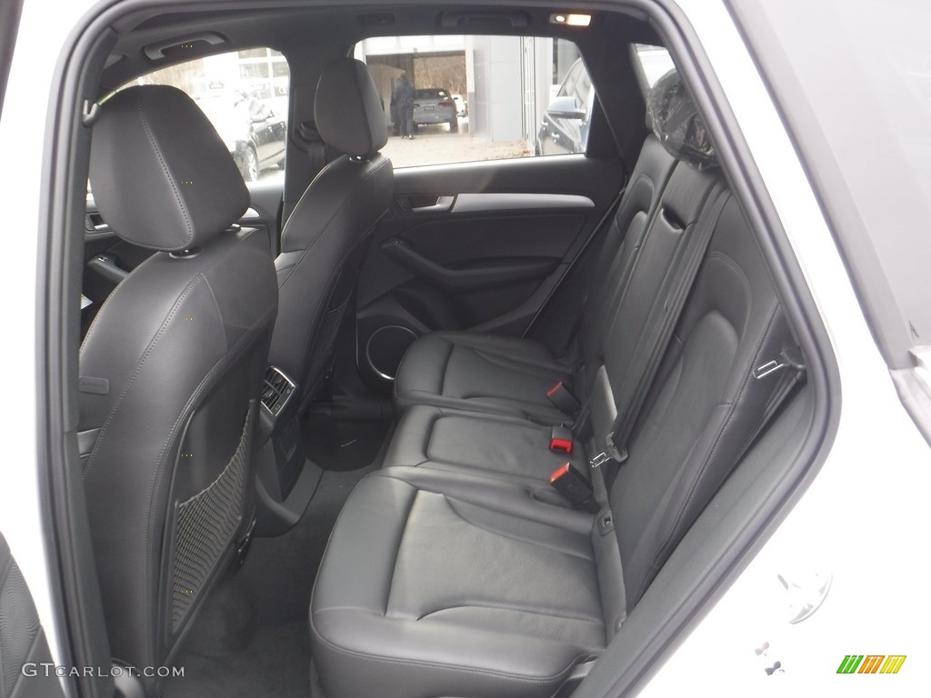 2017 Audi Q5 2.0 TFSI Premium Plus quattro Rear Seat Photo #117196054