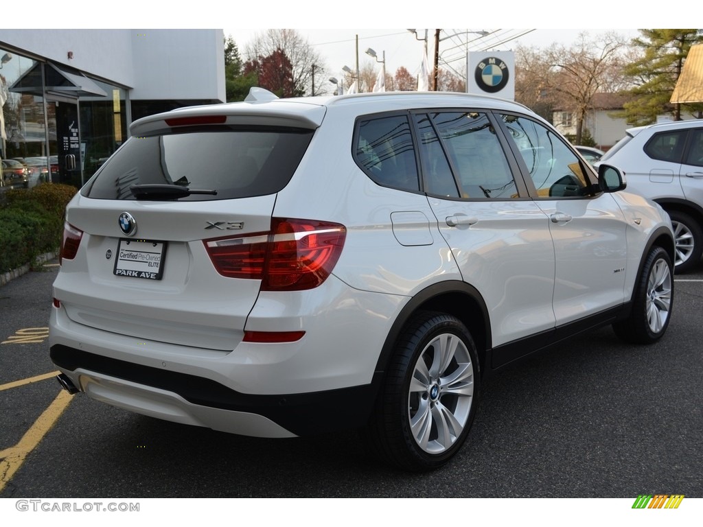 2016 X3 xDrive28i - Mineral White Metallic / Sand Beige photo #3