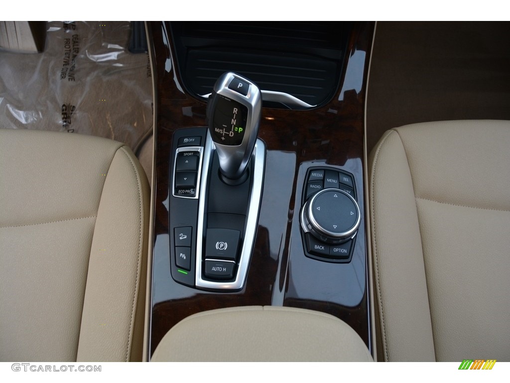 2016 X3 xDrive28i - Mineral White Metallic / Sand Beige photo #17